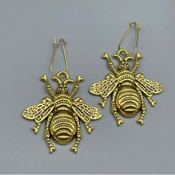 πLarge Queen Bee Bumble Bee Dangle Earrings π - Picture 4 of 5